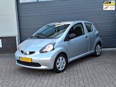 Toyota Aygo - | 1.0-12V Access | Zeer lage kilometerstand | Airco | 1e eigenaar |