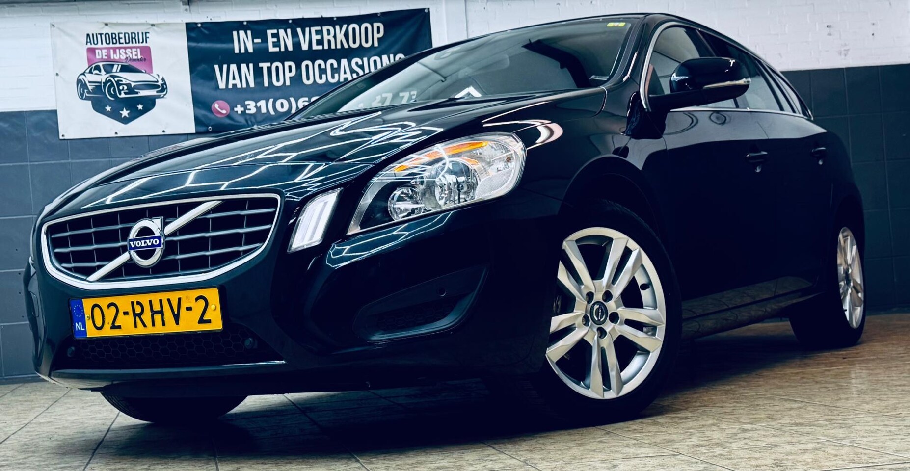 Volvo V60 - 2.0T Momentum/1STE EIG/TOP STAAT/ - AutoWereld.nl