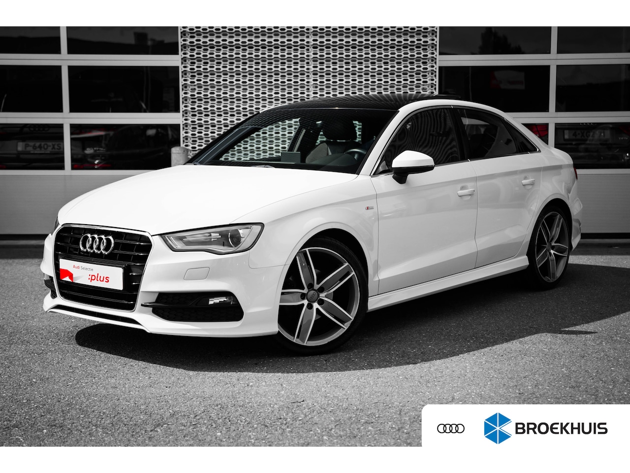 Audi A3 Limousine - 1.4 TFSI 150pk Ambition Sport Edition | S-line | Panoramadak | 19" | Parkeerhulp Achter - AutoWereld.nl