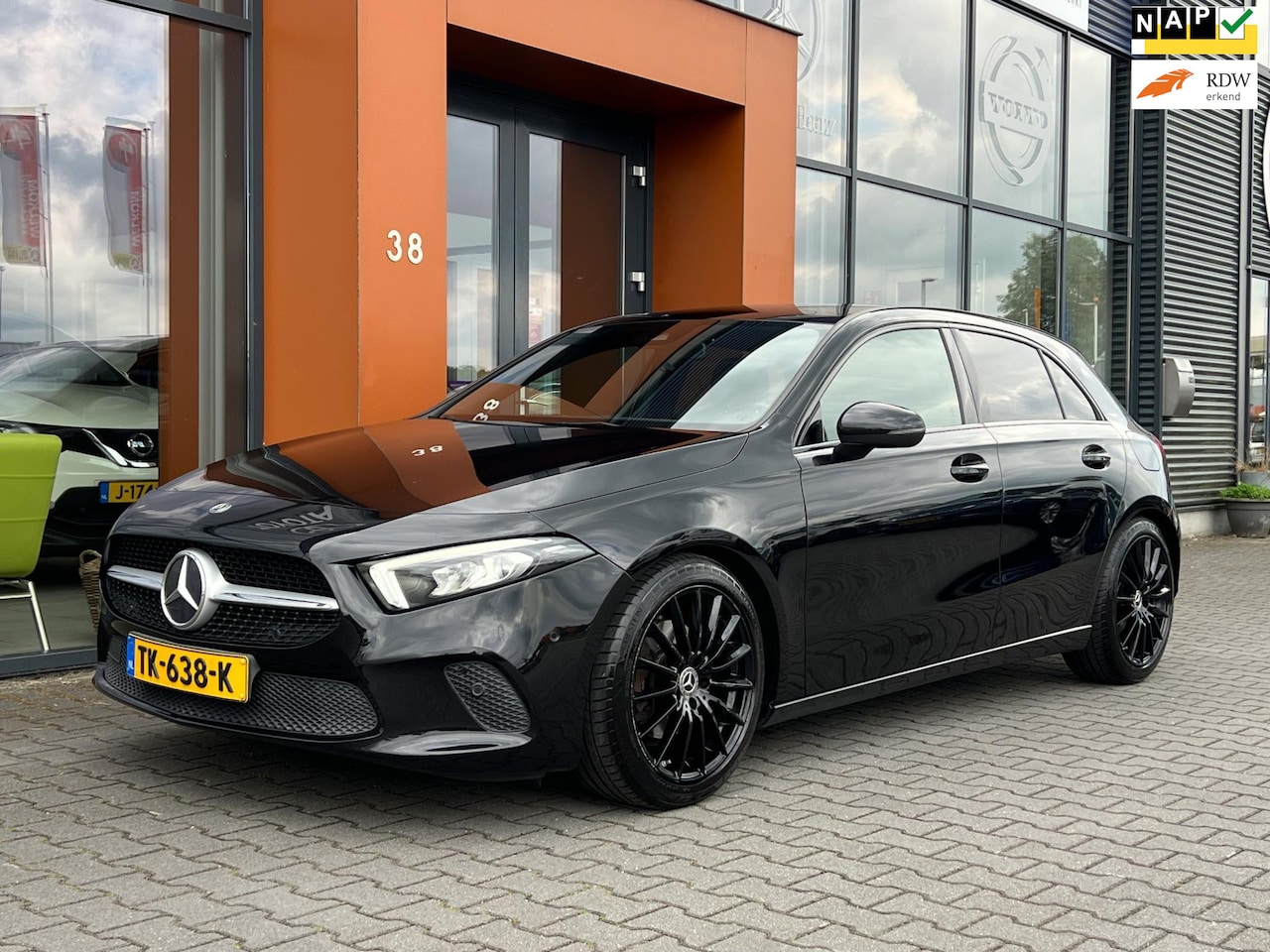 Mercedes-Benz A-klasse - 200 AMG automaat|LED|Leer|Navi|PDC - AutoWereld.nl