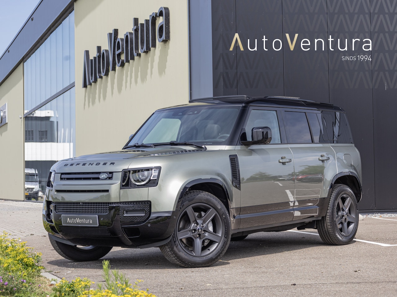 Land Rover Defender 110 - 2.0 P300e 110 X-Dynamic SE Trekhaak l Schuif- /kantel Pano l Matrix LED l Adapt. Cruise l - AutoWereld.nl