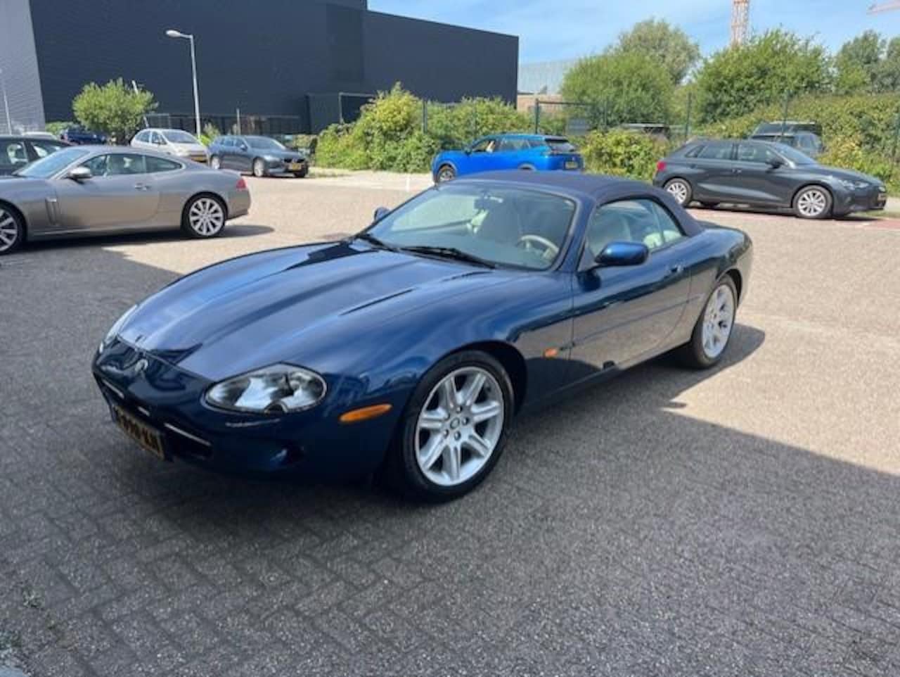 Jaguar XK8 - 4.0 V8 Convertible 4.0 V8 Convertible - AutoWereld.nl