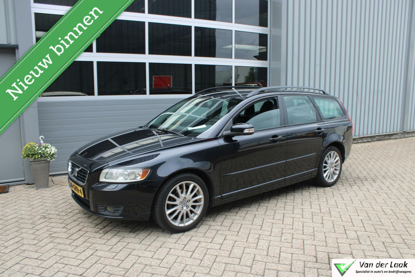 Volvo V50 - 1.8 Momentum | Leer | Trekhaak | Boekjes | NAP - AutoWereld.nl
