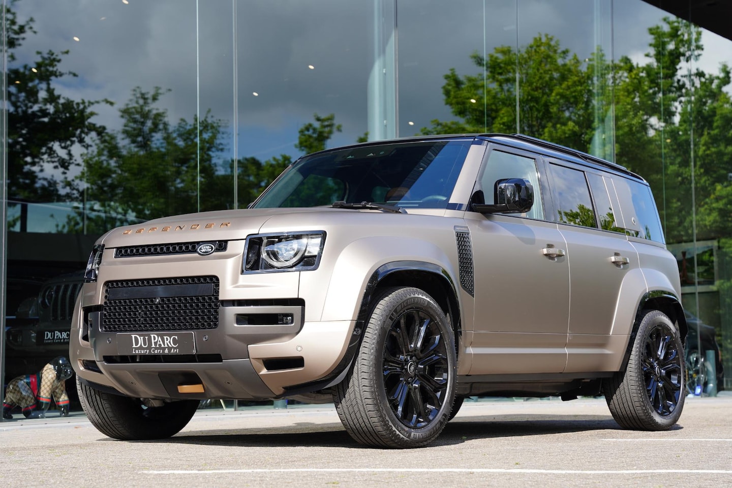 Land Rover Defender 110 - 4.4 P635 Octa Edition One 4.4 P635 Octa Edition One - AutoWereld.nl