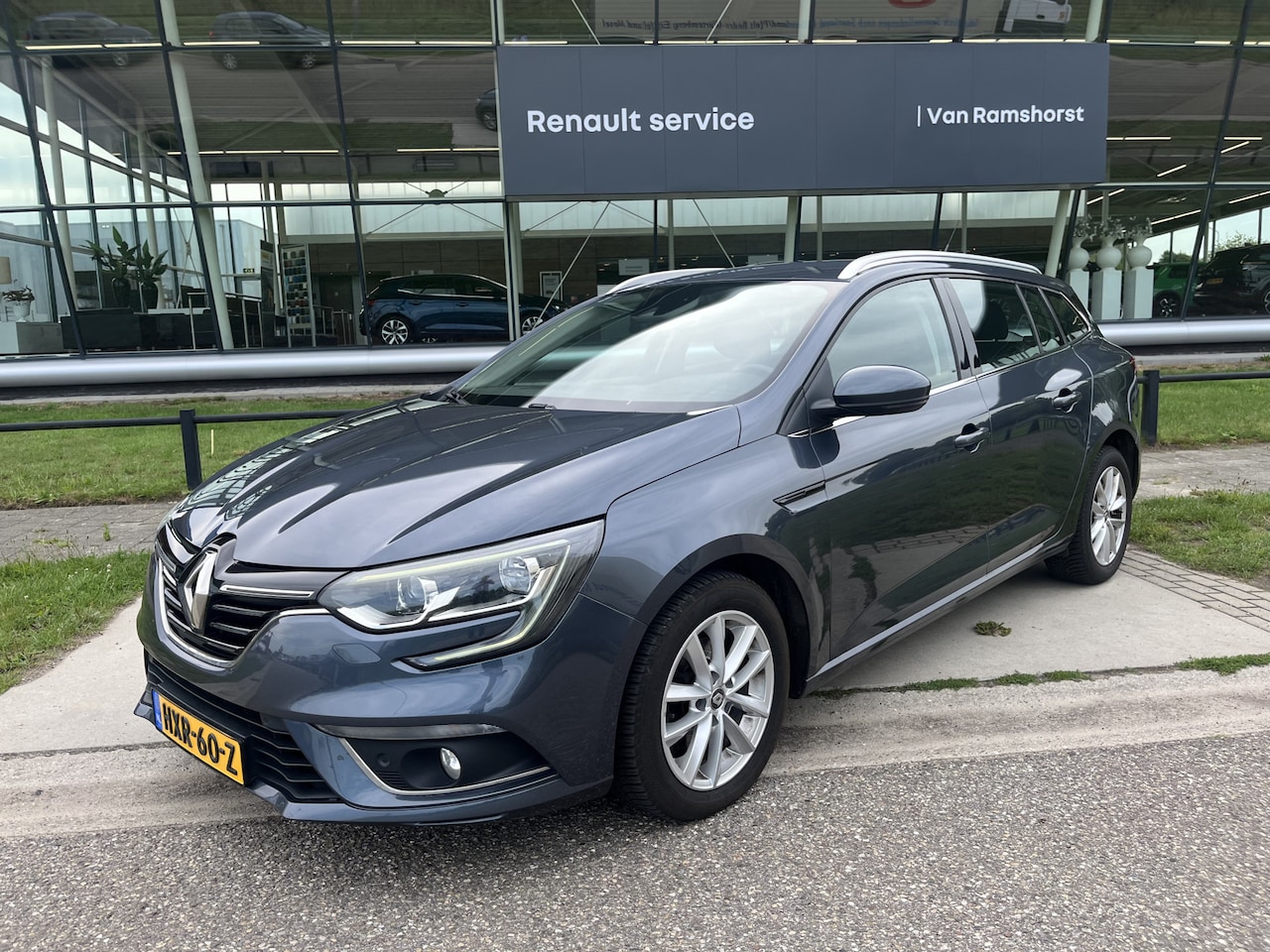 Renault Mégane Estate - 1.5 dCi / Stoelverw. / PDC. Achter / Climate / Navi / Armsteun / 16'' LMV / - AutoWereld.nl