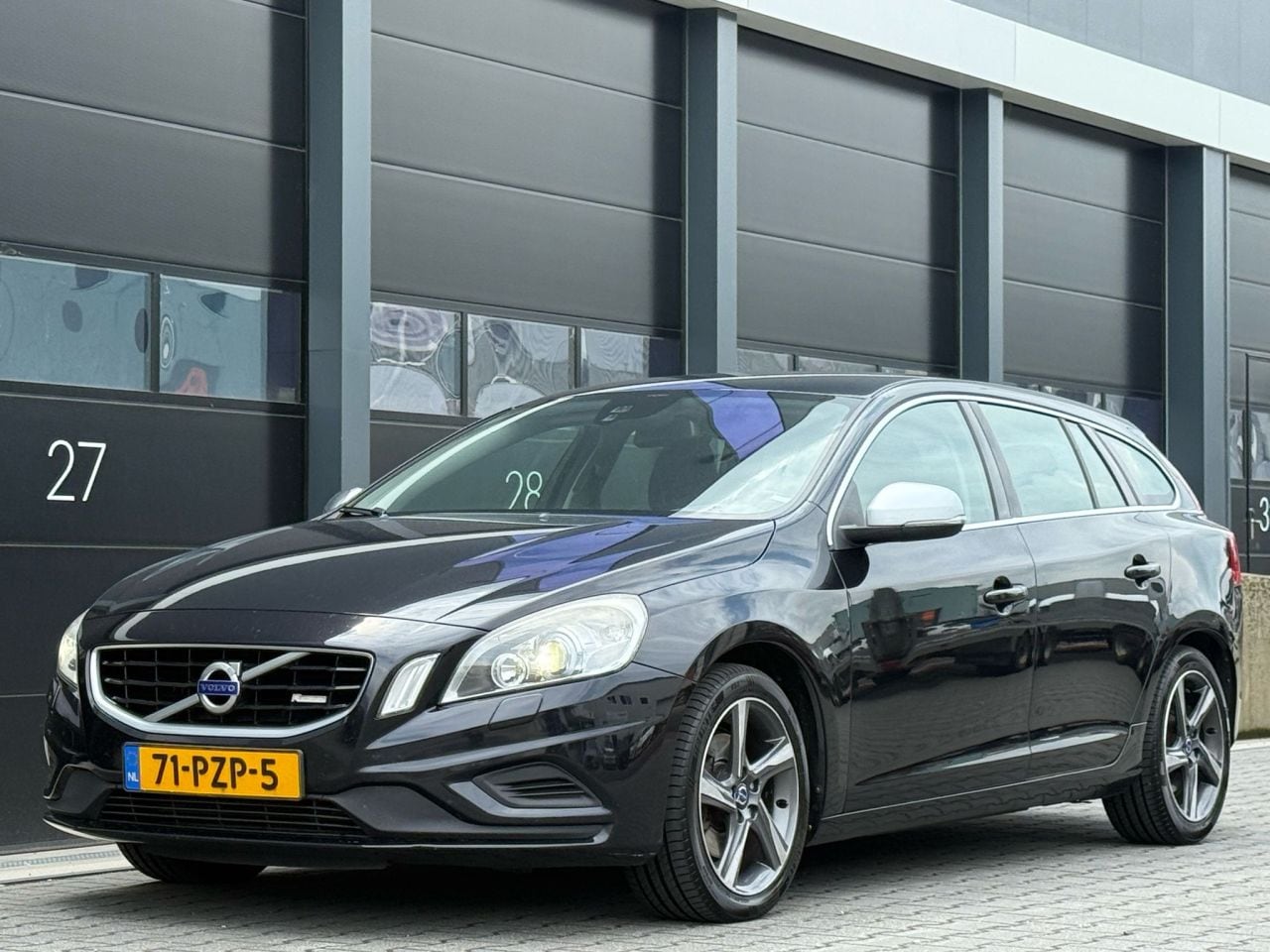 Volvo V60 - V-60 2.0 D3 R-Design - AutoWereld.nl