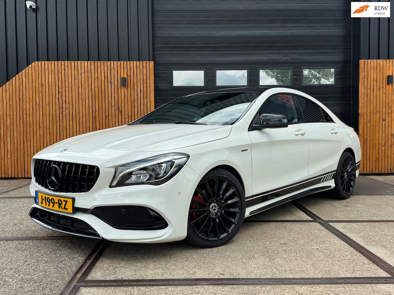 Mercedes-Benz CLA-Klasse - 180 AMG Edition | Pano Cruise Clima Carplay - AutoWereld.nl