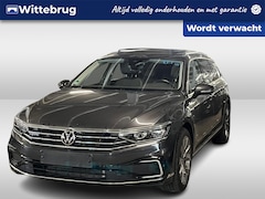 Volkswagen Passat Variant - 1.4 TSI PHEV 218pk GTE DSG Automaat / Panorama dak / Navigatie / APP Connect / Camera / Pa