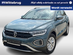 Volkswagen T-Roc - 1.5 TSI 150pk Life DSG Automaat / Navigatie / APP Connect / LED / LM velgen / Camera / Par
