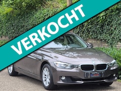 BMW 3-serie - 320i Executive Automaat Cruise Control LM Velgen Navigatie Bleutooth