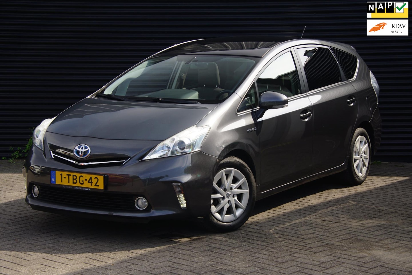 Toyota Prius Wagon - 1.8 Aspiration | 7 persoons | Panoramadak | Trekhaak | Camera | - AutoWereld.nl