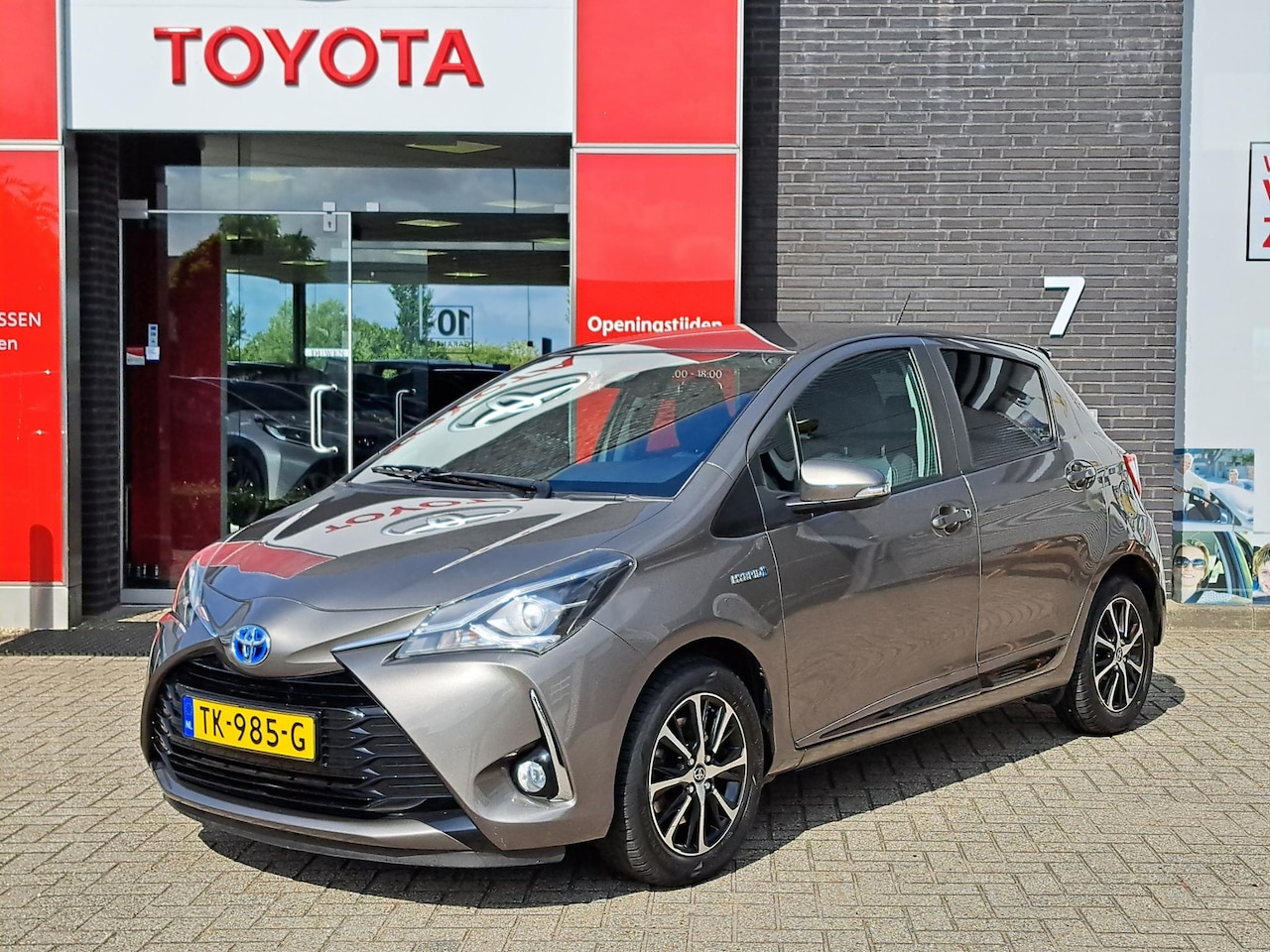 Toyota Yaris - 1.5 Hybrid Design Sport CRUISE CLIMATE NAVIGATIE SPORTVELGEN - AutoWereld.nl