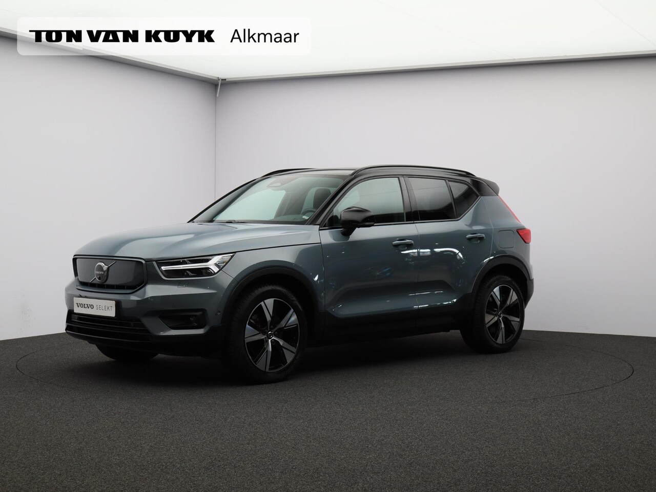 Volvo XC40 - Recharge Pro / Trekhaak / Adapt. Cruise Control / Pano. Dak / Stoel- + Stuurwielverwarming - AutoWereld.nl