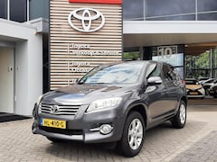 Toyota RAV4 - 2.0 VVTi Dynamic 2WD NL-AUTO NAVI TREKHAAK 1500KG CRUISE HANDS-FREE AIRCO AUX