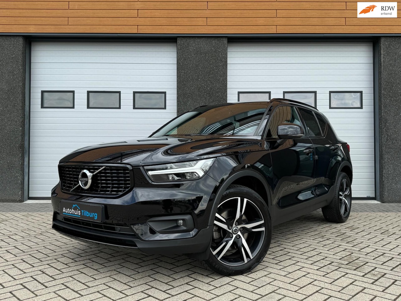 Volvo XC40 - 2.0 B4 R-Design Pano Keyless 360' H&K Vol - AutoWereld.nl