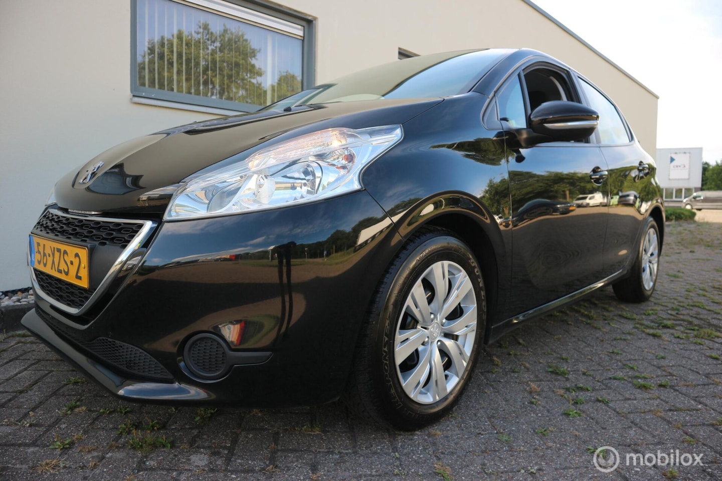Peugeot 208 - 1.6 e-HDi Active 5-DEURS/AIRCO/CRUISE/TREKHAAK - AutoWereld.nl