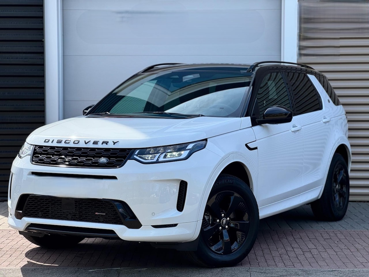 Land Rover Discovery Sport - P300e 2.0 R-Dynamic SE Plugin-in hybrid - AutoWereld.nl