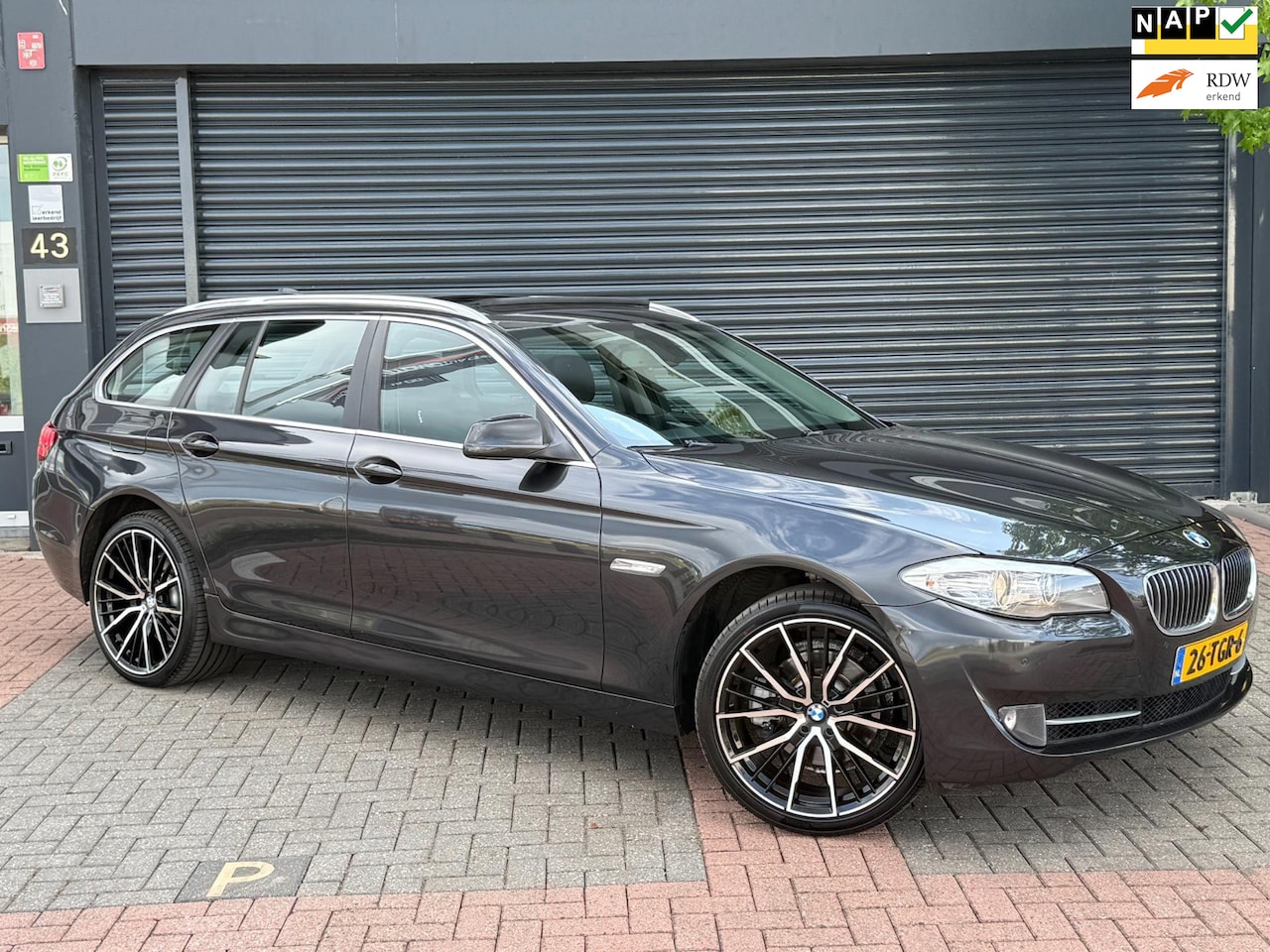 BMW 5-serie Touring - 520i High Executive Aut | Pdc | Clima | Navi | Nl Auto - AutoWereld.nl