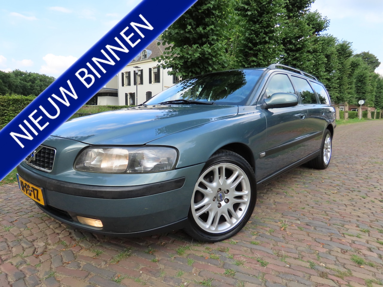 Volvo V70 - 2.4 Comfort Line Ecc Cruisecontrol Leer Automaat Lm Velgen Trekhaak***Youngtimer***Apk t/m - AutoWereld.nl