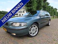 Volvo V70 - 2.4 Comfort Line 141 PK Ecc Cruisecontrol Leer Automaat Lm Velgen Trekhaak*Youngtimer*Apk