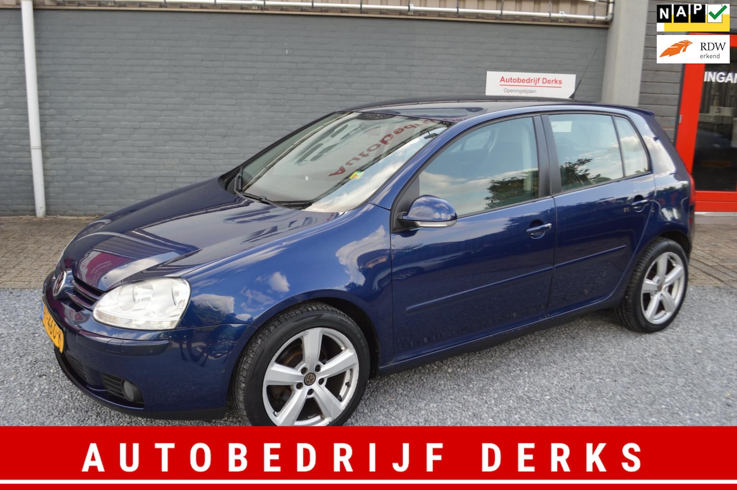 Volkswagen Golf - 1.6 FSI Tour 2007 Airco Navi Sport APK 5Drs - AutoWereld.nl