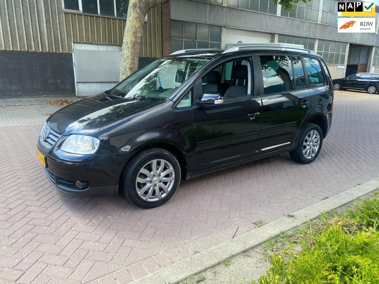 Volkswagen Touran - 2.0-16V FSI Highline * Automaat * Airco * Elek ramen * - AutoWereld.nl