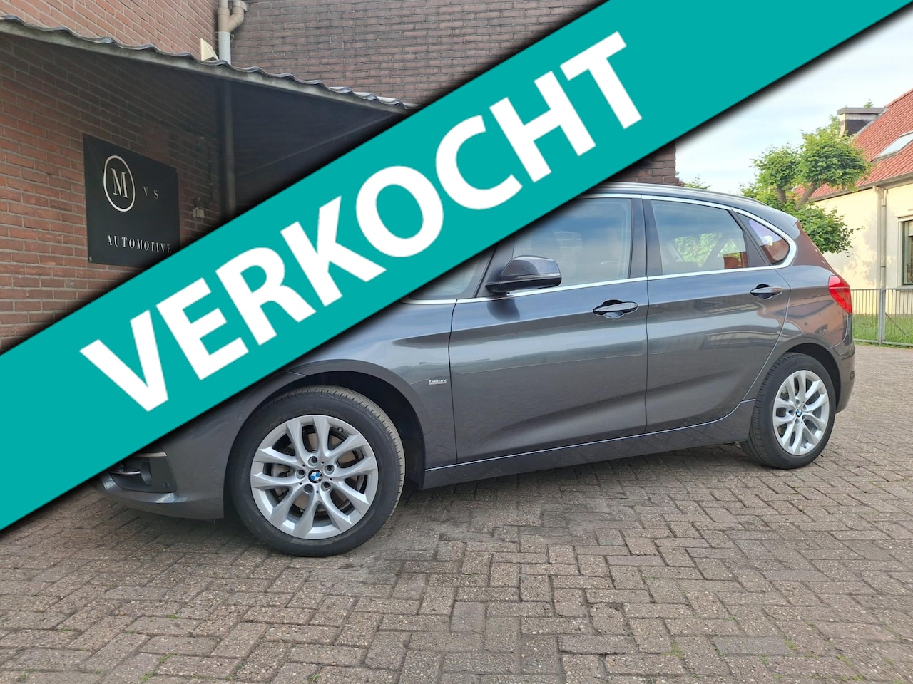 BMW 2-serie Active Tourer - 220i High Executive 192PK Trekhaak / Navigatie / Bluetooth / Leder / Led Verlichting / Sto - AutoWereld.nl