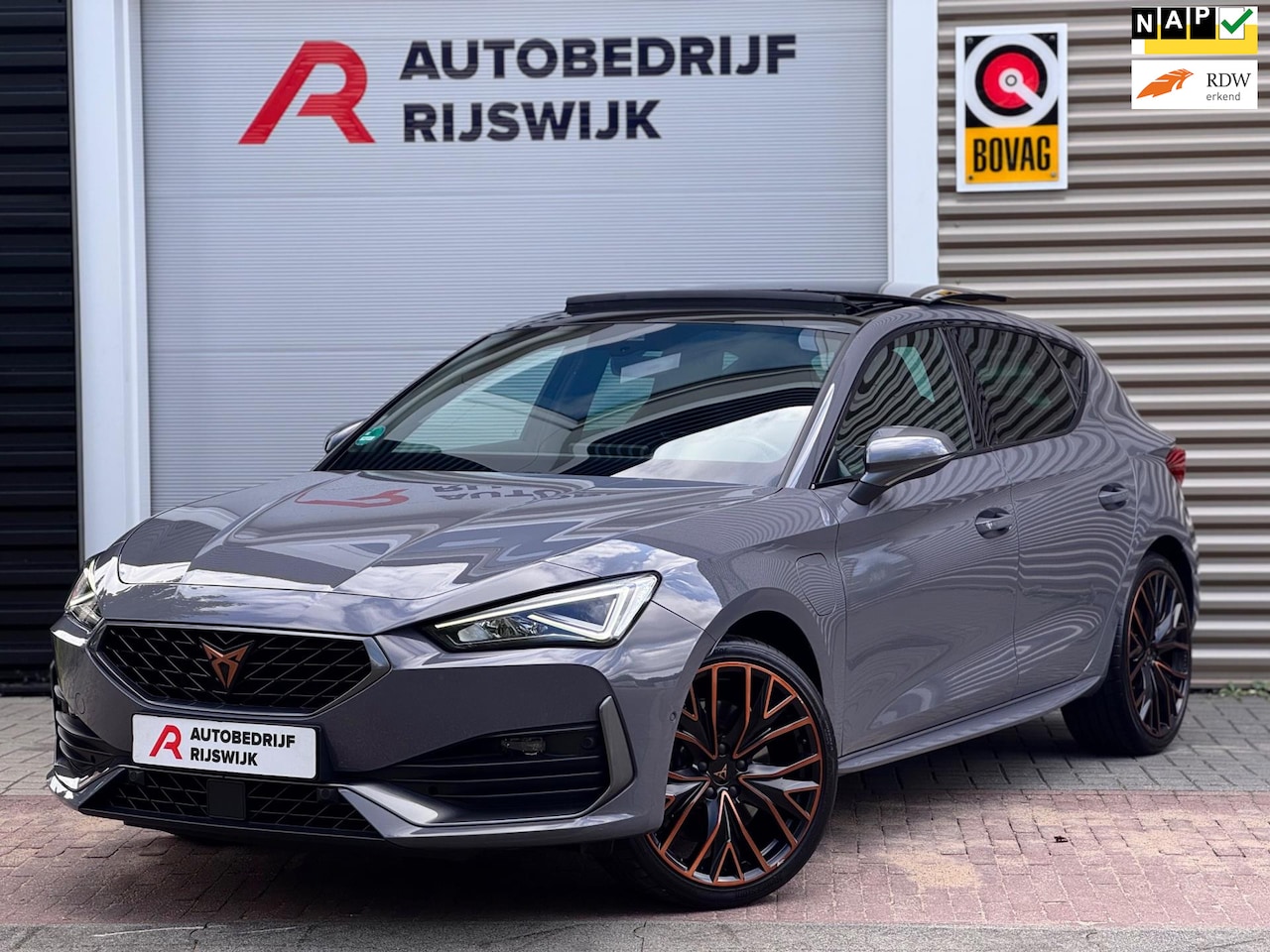 CUPRA Leon - 1.4 e-Hybrid VZ Copper Edition Pano/Matrix/Camera - AutoWereld.nl