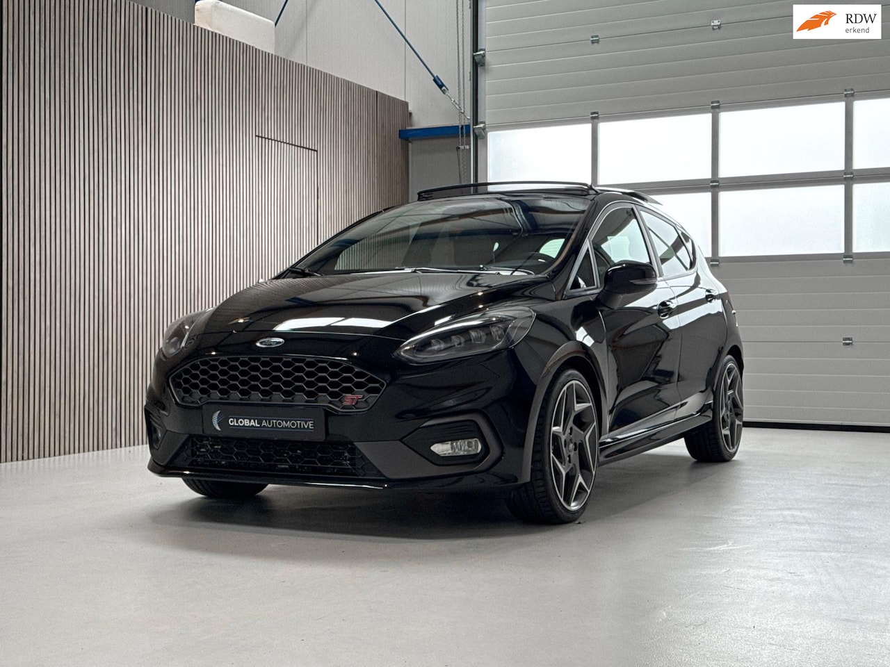 Ford Fiesta - 1.5 EcoBoost ST-3 Performance 200 PK - PANORAMADAK - B&O SOUNDSYSTEM - APPS - STUUR EN STO - AutoWereld.nl