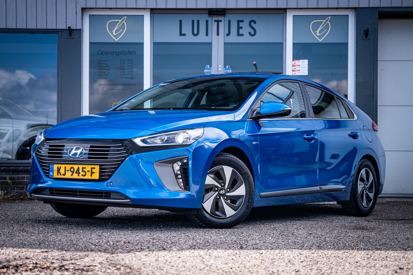 Hyundai IONIQ - 1.6 GDi First Edition I Schuifdak I Carplay I Leder I Trekhaak I Stoelmemo I NL-auto I Dea - AutoWereld.nl