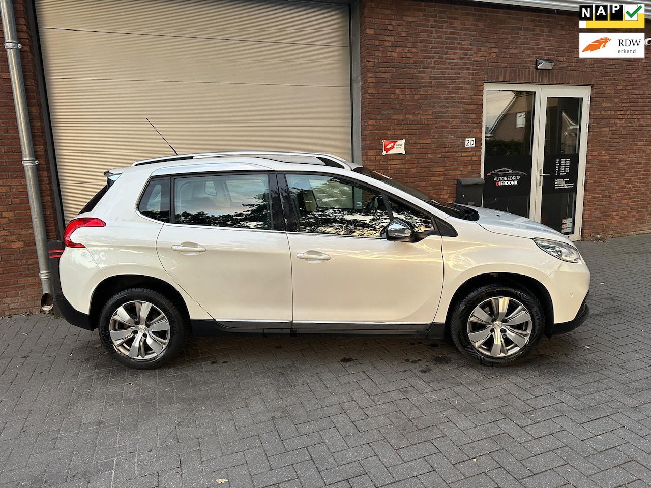 Peugeot 2008 - 1.2 PureTech Allure|AIRCO|NIEUWE APK|NAVI|CRUISE - AutoWereld.nl