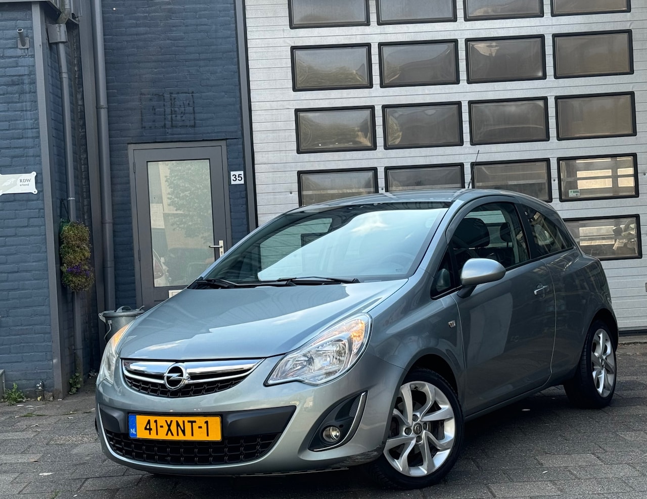 Opel Corsa - 1.2-16V Anniversary Edition | Airco | Cruise | LMV | N.A.P - AutoWereld.nl