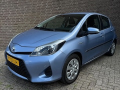 Toyota Yaris - 1.5 Full Hybrid Aspiration Clima Camera Navi Parkeersens