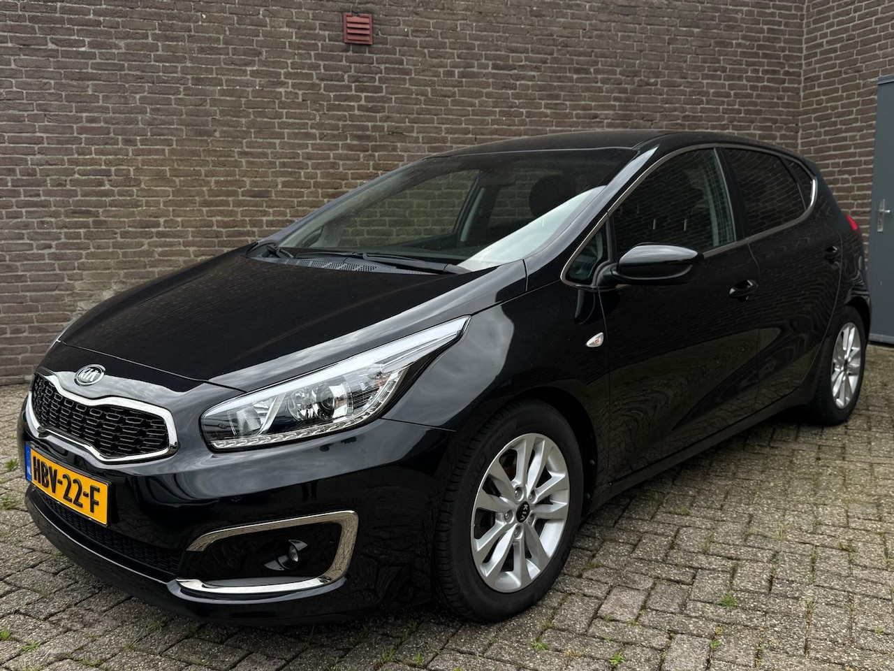 Kia Cee'd - 1.0 T-GDi DynamicLine Navi Camera Led Stoelverwarming - AutoWereld.nl