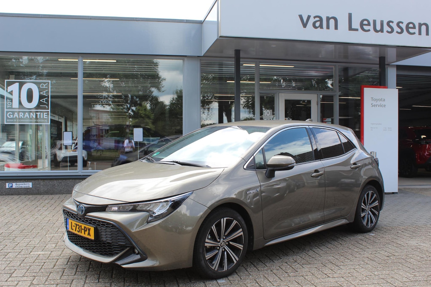 Toyota Corolla - 1.8 Hybrid BUSINESS PLUS STOELVERW. LED CAMERA APPLE/ANDROID KEYLESS - AutoWereld.nl
