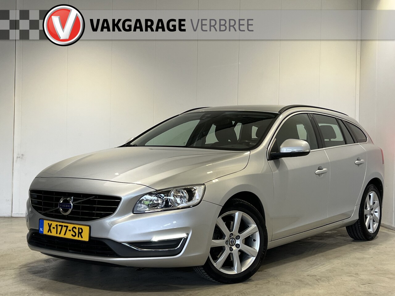 Volvo V60 - 2.0 D2 Polar+ | Navigatie | Lichtmetalen Velgen 17" | Elektrisch Verstelbare Bestuurdersst - AutoWereld.nl