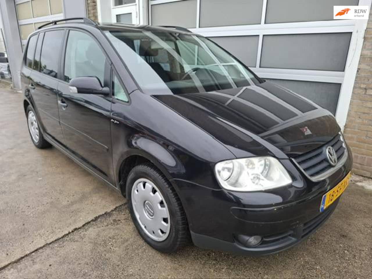 Volkswagen Touran - 1.6-16V FSI Business 1.6-16V FSI Business - AutoWereld.nl