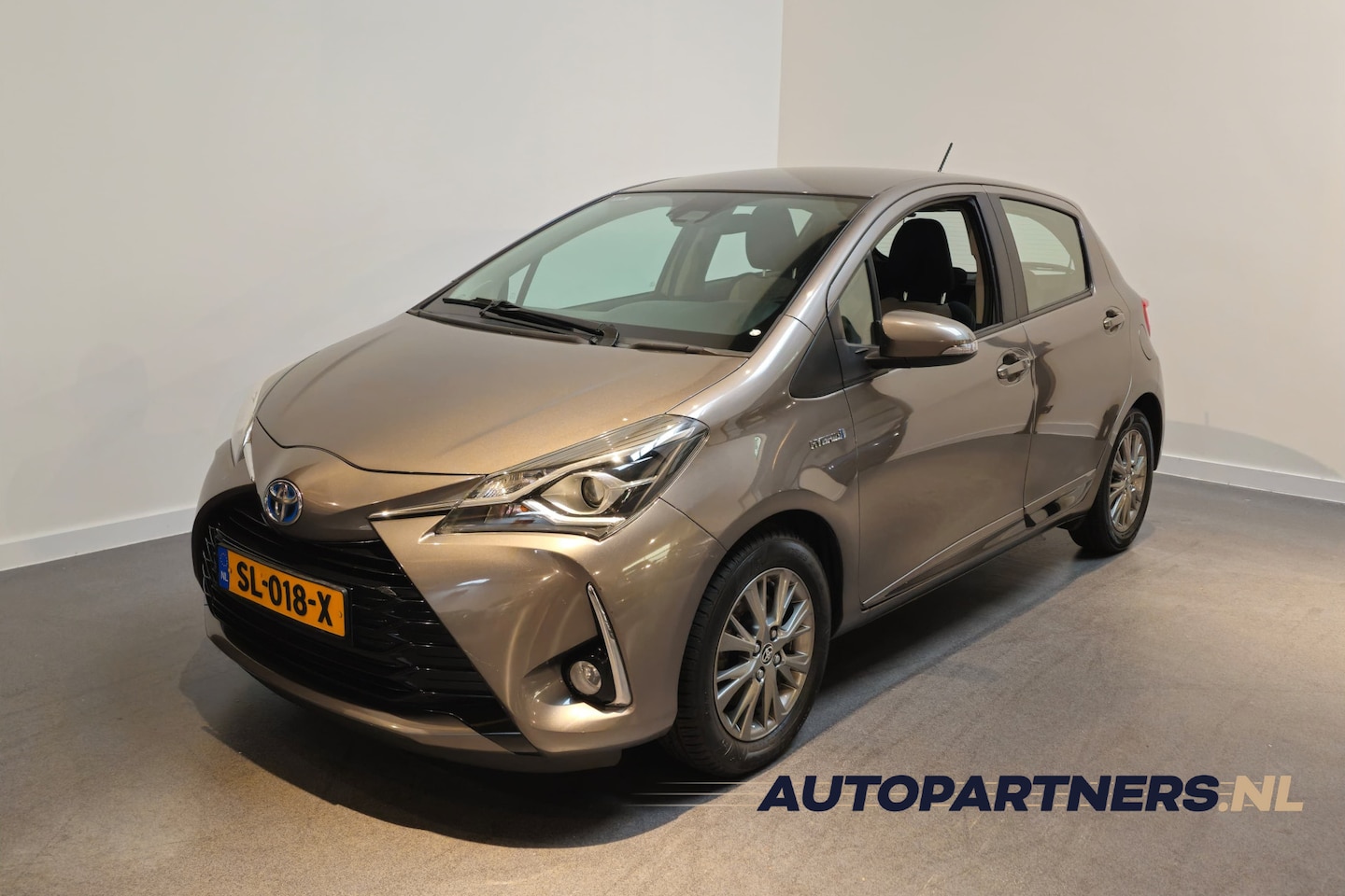 Toyota Yaris - 1.5 Hybrid Aspiration Navi - Achteruitrijcamera - Climate Control - AutoWereld.nl