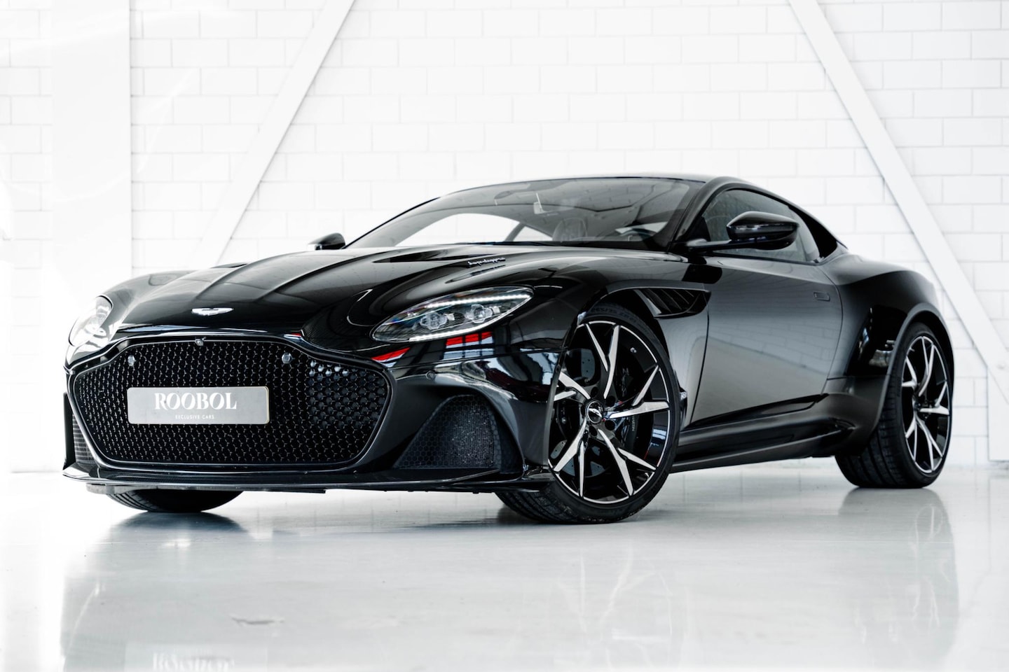Aston Martin DBS - 5.2 V12 Superleggera | Bang & Olufsen | Carbon Package | Create Package - AutoWereld.nl