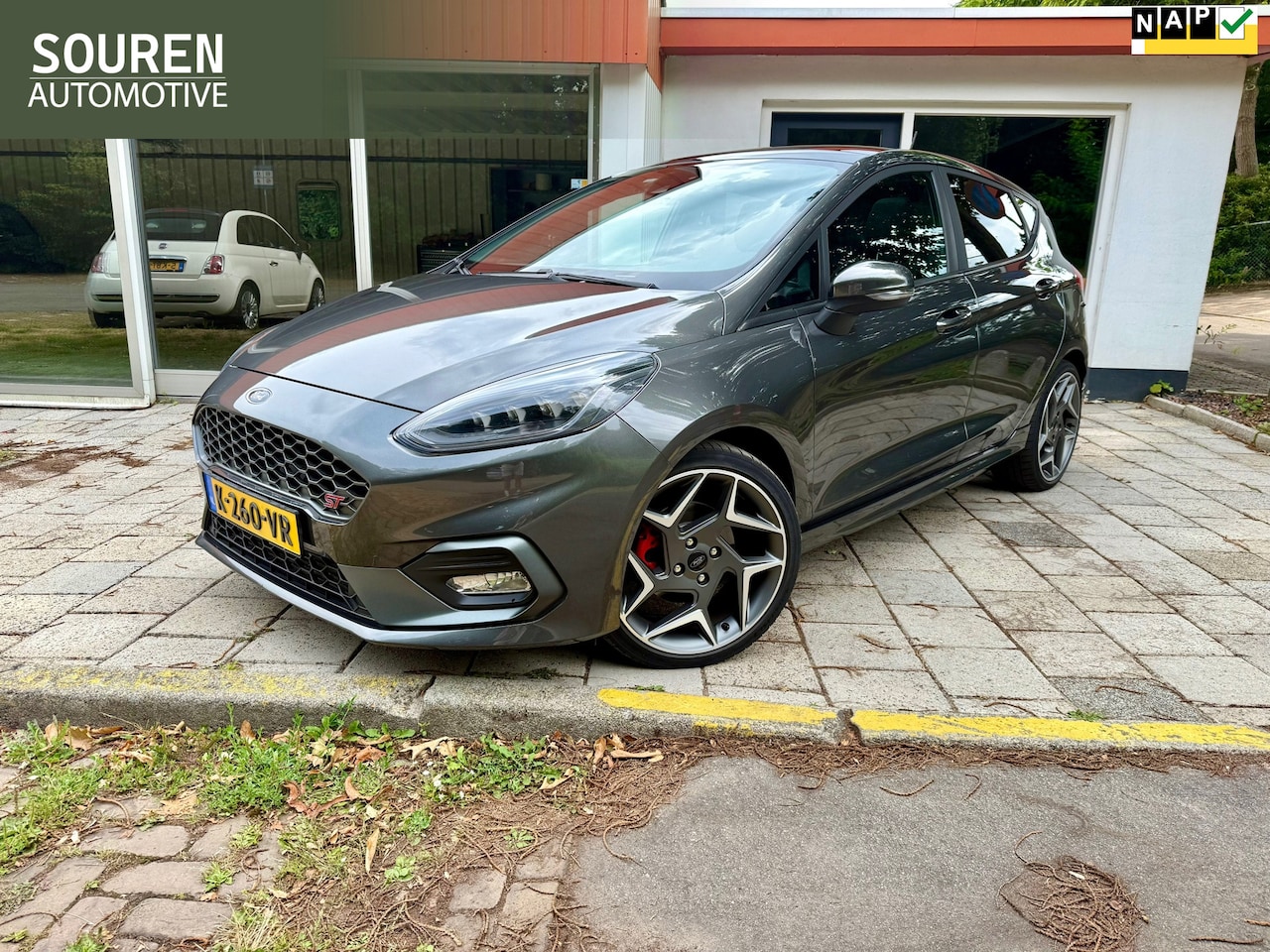Ford Fiesta - 1.5 EcoBoost ST-3 / Panorama / Clima / Cruise / CarPlay / PDC / Stoelverw. / B&O / lane as - AutoWereld.nl
