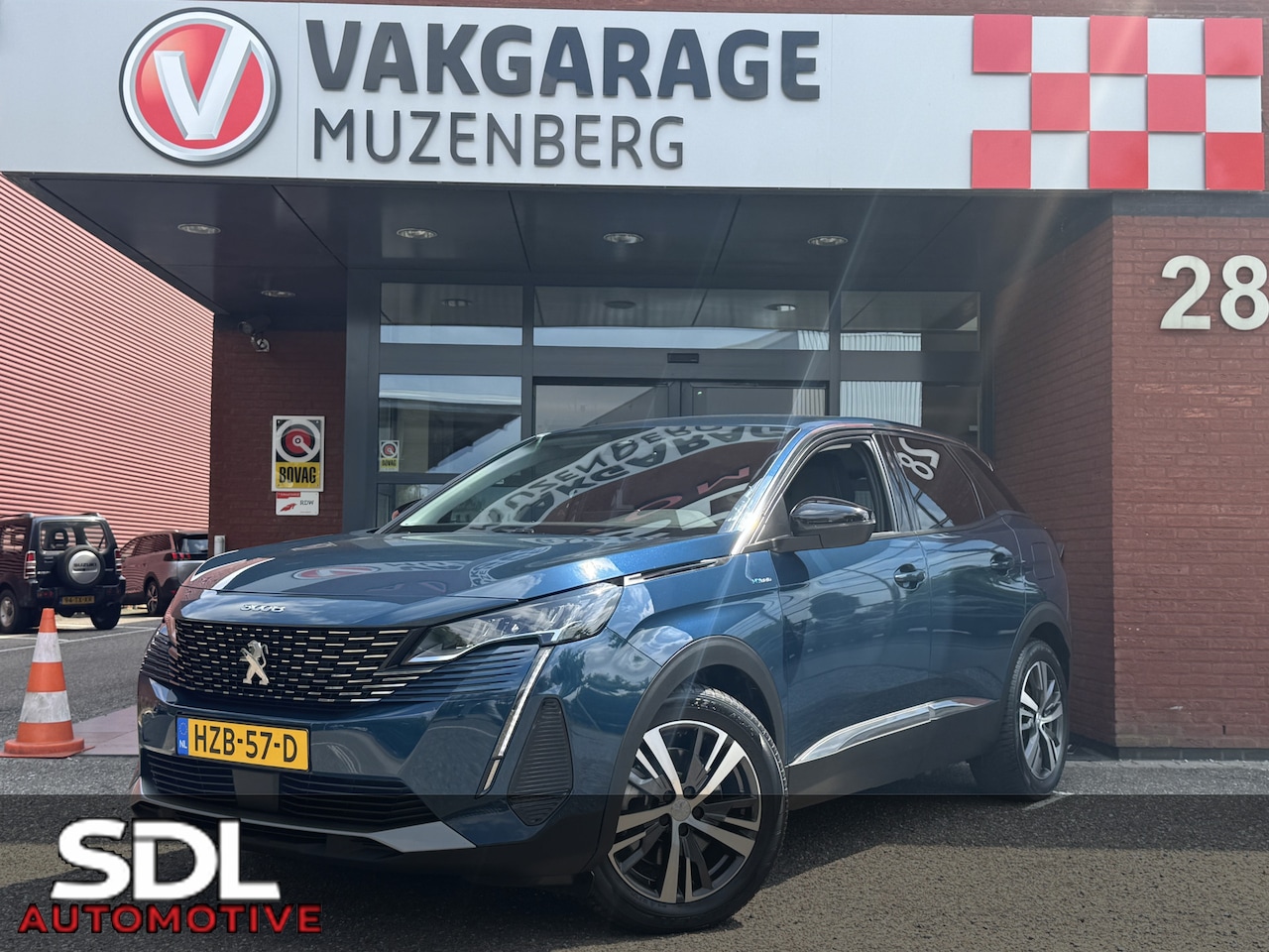 Peugeot 3008 - 1.6 HYbrid 225 Allure // LED // NAVI + CARPLAY // CAMERA + SENSOREN // STOELVERWARMING - AutoWereld.nl