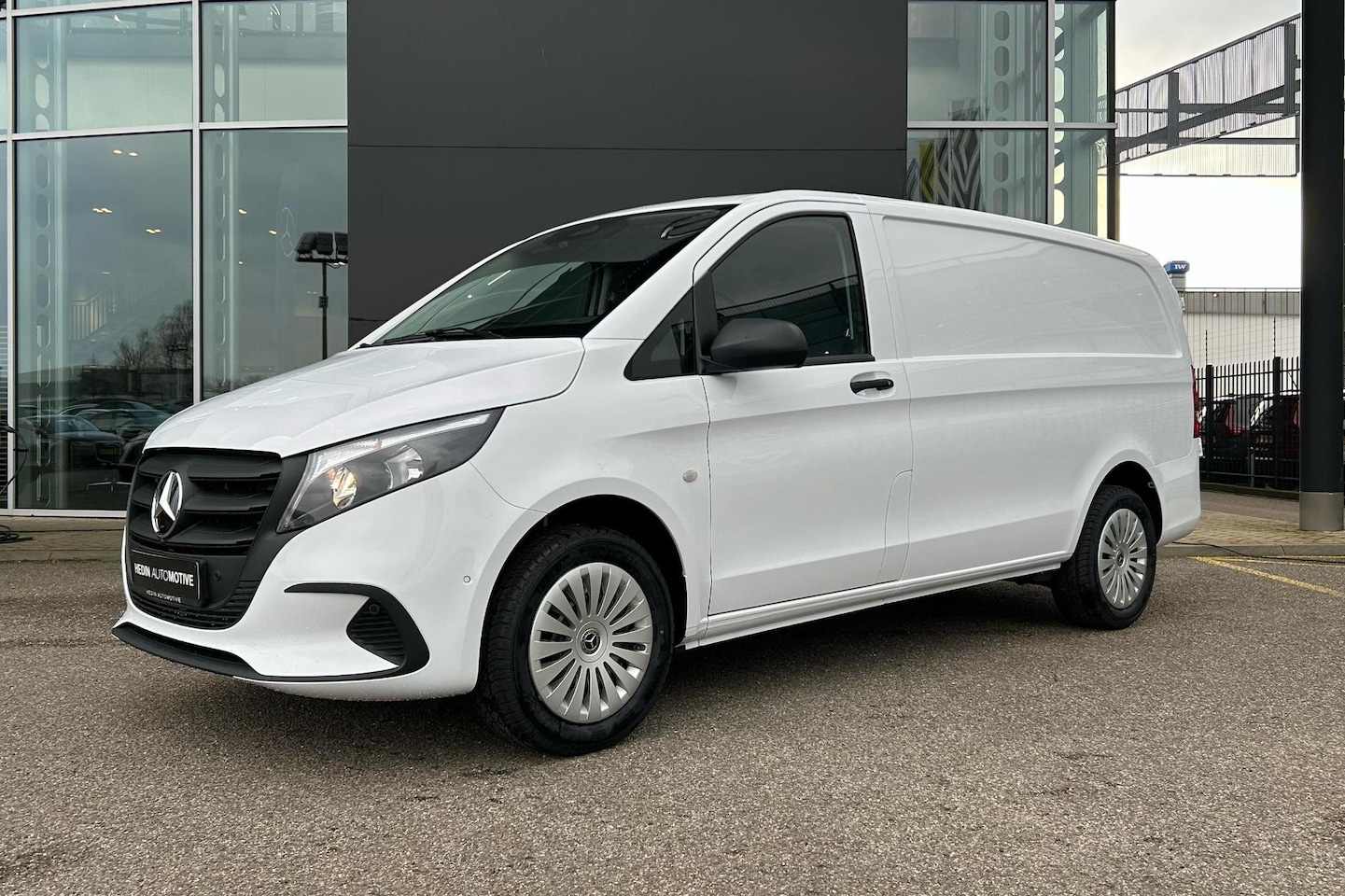 Mercedes-Benz Vito - 116 L2 Automaat Pro | Trekhaak | Parkeerpakket met achteruitrijcamera | Smartphone Integra - AutoWereld.nl