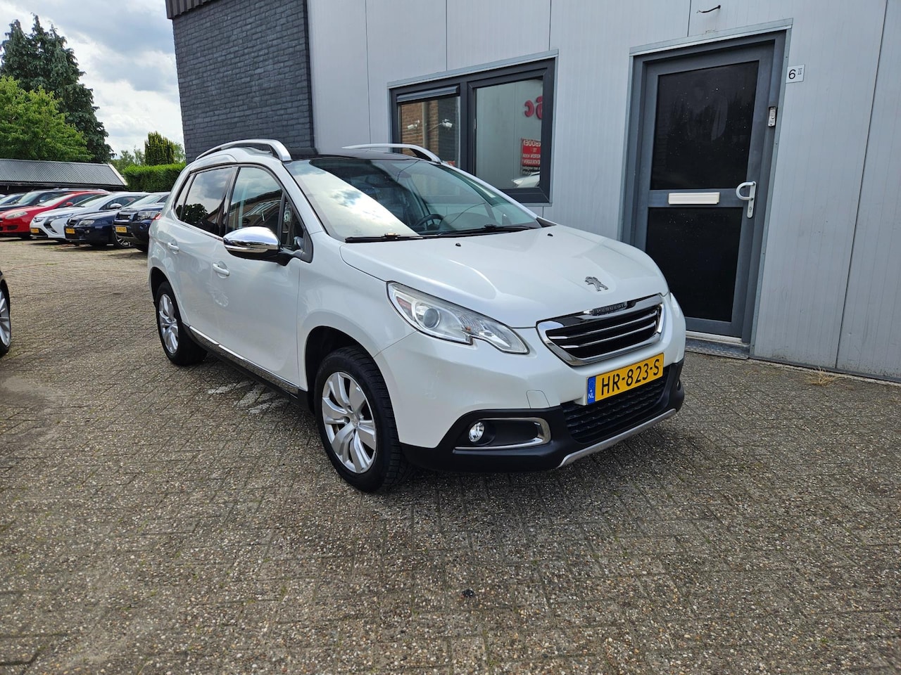 Peugeot 2008 - 1.2 PureTech Blue Lease Executive Clima/Pano/Navi - AutoWereld.nl