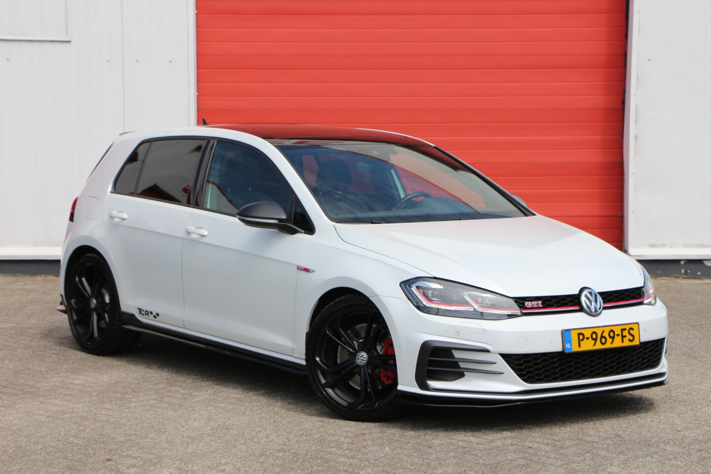 Volkswagen Golf - 2.0 TSI GTI TCR Akrapovic | Pano | Discover Pro - AutoWereld.nl