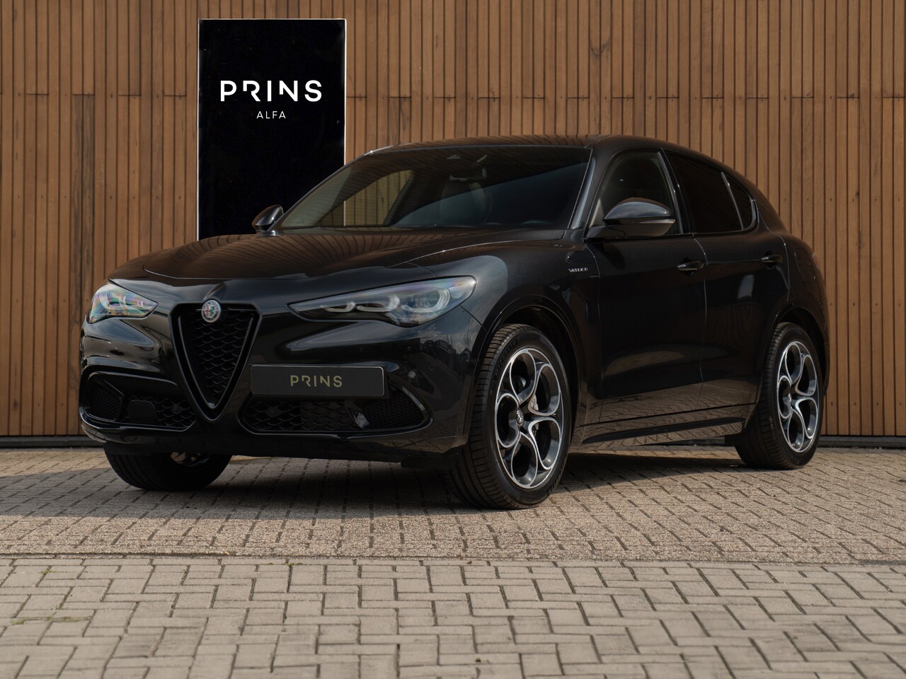 Alfa Romeo Stelvio - 2.2 JTD AWD Veloce 210pk MY24 | Pano-dak | Matrix-LED | Veloce stoelen | Elektr. trekhaak - AutoWereld.nl