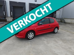 Peugeot 206 - 1.1 XR / Trekhaak / Lage Km