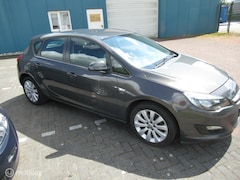 Opel Astra - 1.4 Cosmo 5 deurs Nette auto boekje onderhoud