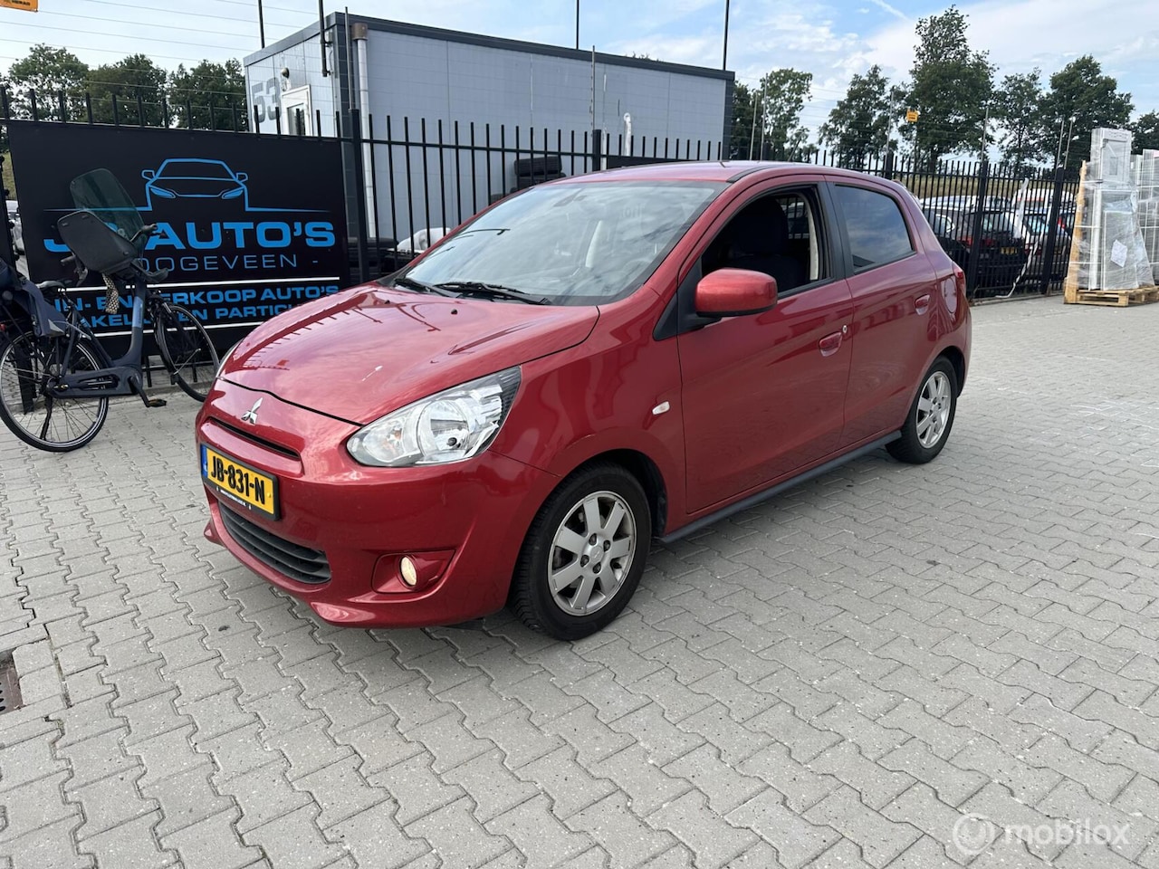Mitsubishi Space Star - 1.0 Intense+ fietsen drager goed onder houden - AutoWereld.nl