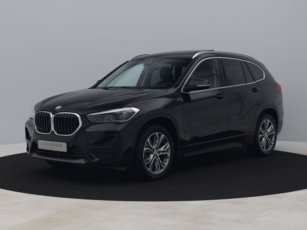 BMW X1 - sDrive18i Business Edition | PANO | CAMERA | NAVI - AutoWereld.nl
