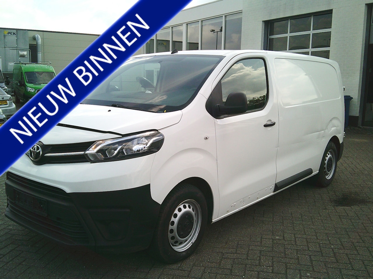 Toyota ProAce Worker - 1.5 D-4D Comfort German fahrzeugbrief!!!!!!!!Damages on the exterior ,rondom beschadiginge - AutoWereld.nl
